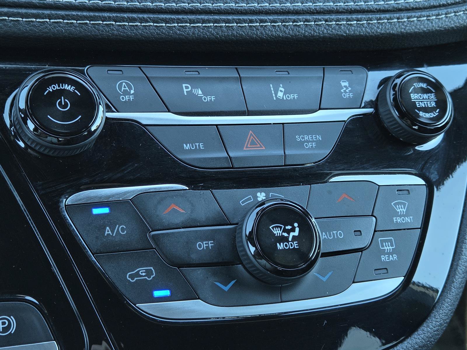 Used 2025 Chrysler Pacifica Limited FWD image 16