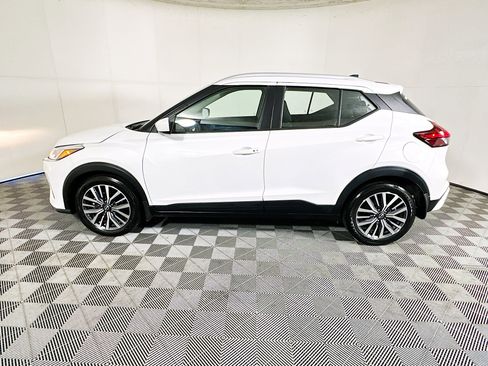 Used 2024 Nissan Kicks SV image 6