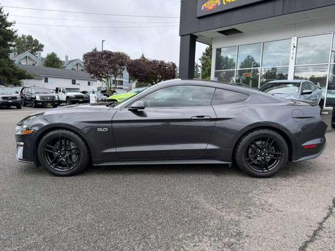 Used 2022 Ford Mustang GT RWD image 2