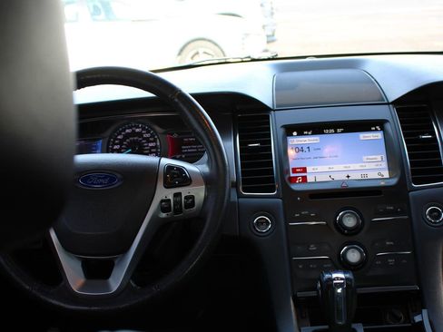 Used 2017 Ford Taurus SEL w/ Equipment Group 201A image 18