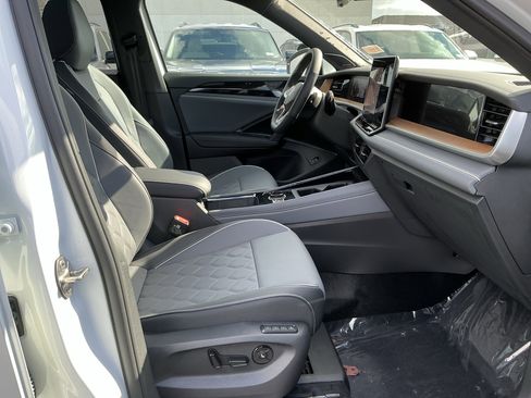 New 2026 Volkswagen Tiguan SEL R-Line image 24