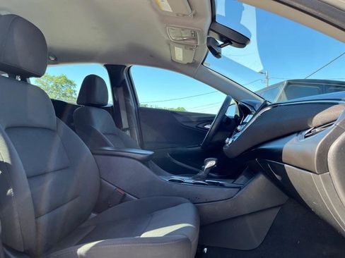 Used 2021 Chevrolet Malibu LT FWD image 18