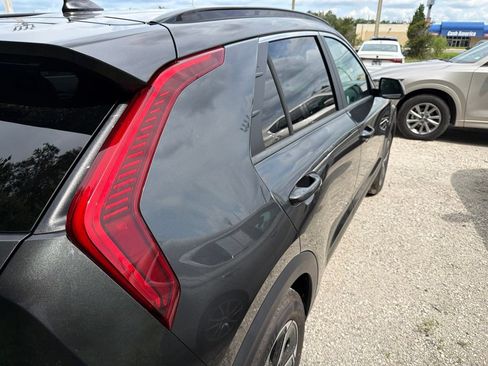 Used 2025 Kia Niro LX FWD image 8