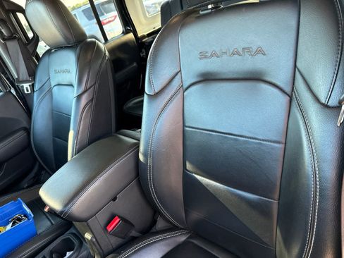 Used 2023 Jeep Wrangler Unlimited Sahara AWD/4WD image 13