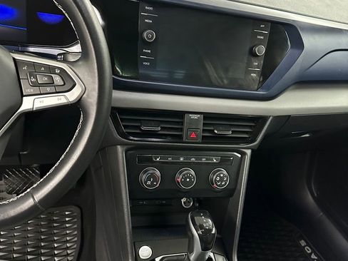 Used 2022 Volkswagen Taos SE w/ Panoramic Sunroof Package image 17