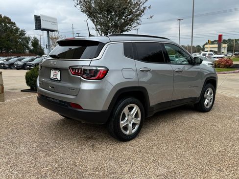 Used 2023 Jeep Compass Latitude image 8