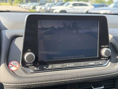 Used 2025 Nissan Rogue SV FWD image 28