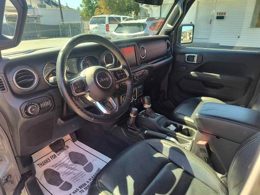 Used 2019 Jeep Wrangler Unlimited Sahara w/ Quick Order Package 24M Moab AWD/4WD image 13