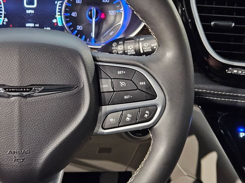 Used 2023 Chrysler Pacifica Limited FWD image 29