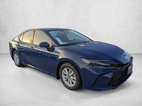 Used 2025 Toyota Camry LE FWD image 7