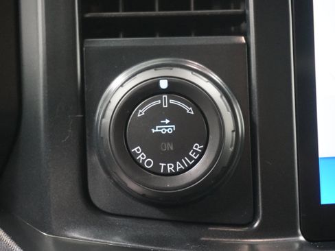 Used 2026 Ford F450 Platinum w/ FX4 Off-Road Package AWD/4WD image 32