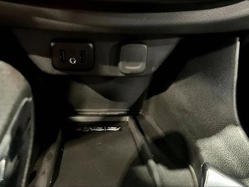 Used 2023 Chevrolet Traverse LT FWD image 16