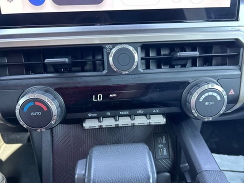 Certified 2025 Toyota Tacoma TRD Off-Road AWD/4WD image 16