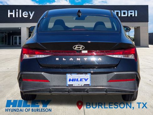 Used 2024 Hyundai Elantra SEL FWD image 5