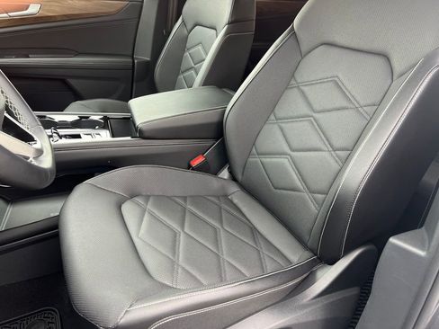 Used 2024 Volkswagen Atlas SE FWD image 11