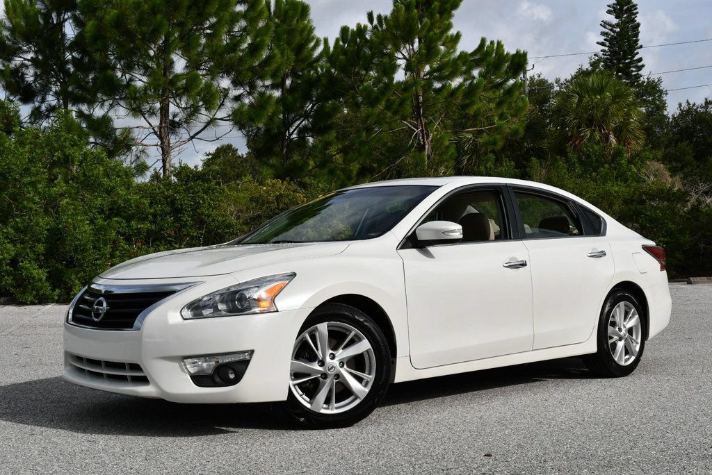 Used 2015 Nissan Altima 2.5 SL w/ Moonroof Package FWD image 2