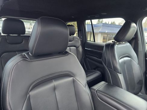 Used 2024 Jeep Grand Cherokee Limited AWD/4WD image 13