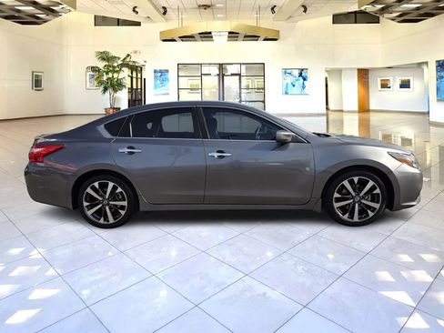 Used 2016 Nissan Altima 2.5 SR image 8