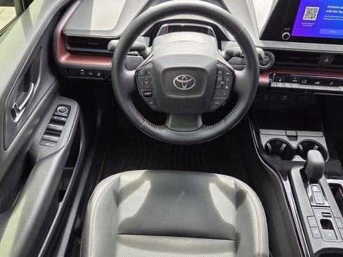 Used 2025 Toyota Prius Plug-In Hybrid FWD image 6