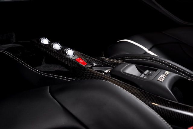 Used 2021 Ferrari F8 Tributo RWD image 31
