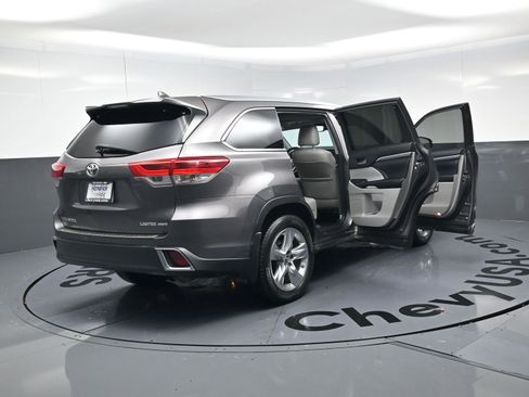 Used 2019 Toyota Highlander Limited image 26