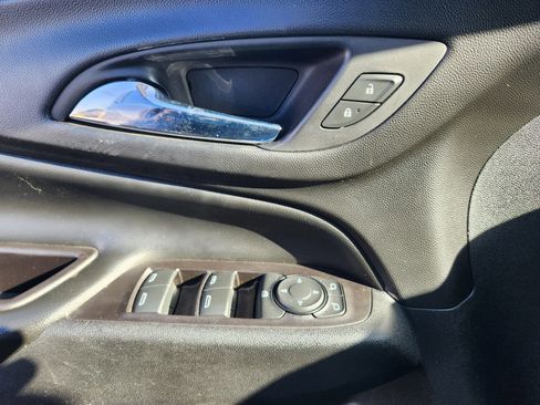 Used 2019 Chevrolet Equinox LT image 23