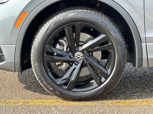 Used 2023 Volkswagen Tiguan SE R-Line image 9