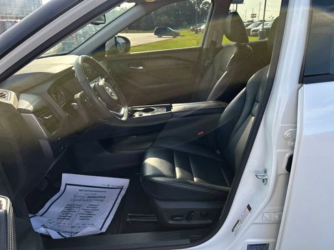 Used 2023 Nissan Rogue SL FWD image 13