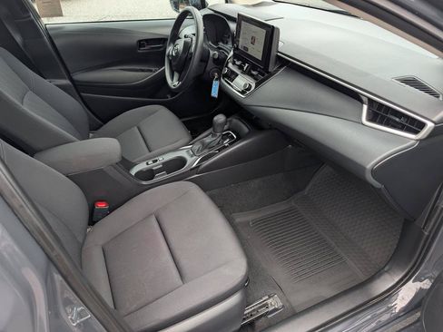 Used 2025 Toyota Corolla LE FWD image 24