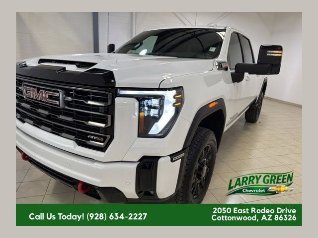 Used 2025 GMC Sierra 2500 AT4 AWD/4WD image 1