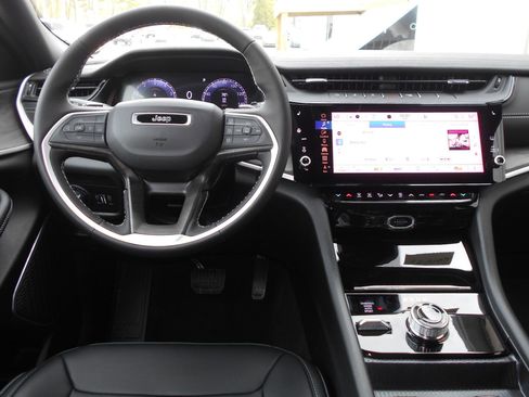 New 2026 Jeep Grand Cherokee L Limited AWD/4WD image 4