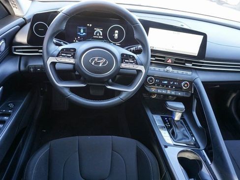 Used 2023 Hyundai Elantra SEL w/ Convenience Package image 14