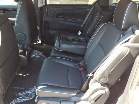 New 2026 Honda Odyssey Touring image 9