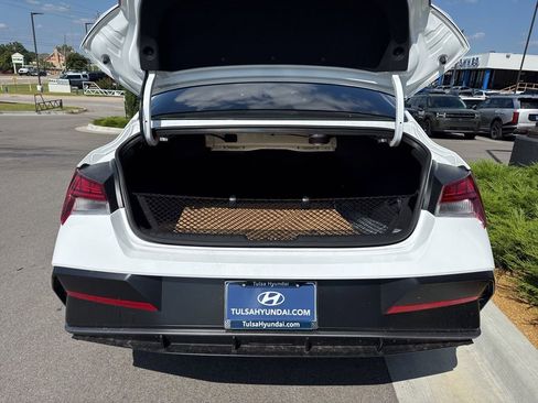 New 2025 Hyundai Elantra Limited image 11