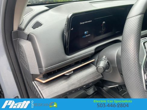 Used 2023 Nissan Ariya AWD image 23