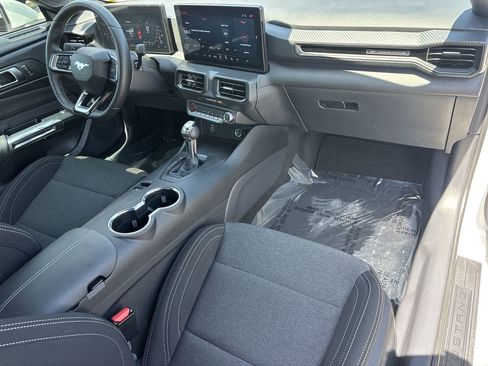 Used 2025 Ford Mustang Coupe RWD image 11