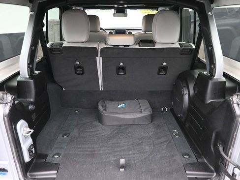 Used 2022 Jeep Wrangler Unlimited Sahara image 10