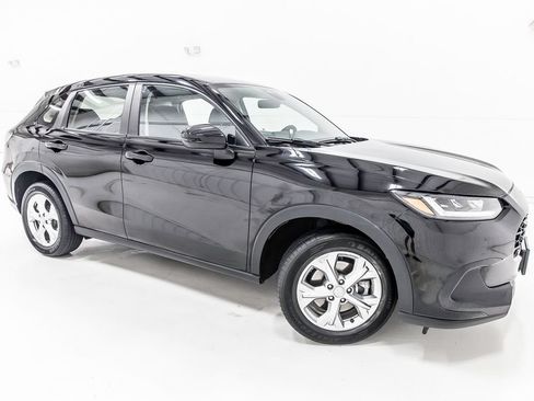 Used 2023 Honda HR-V LX image 9