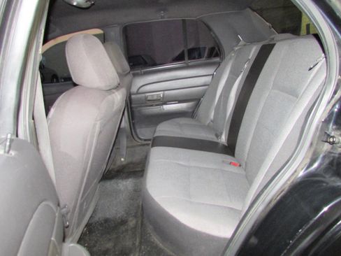 Used 2005 Ford Crown Victoria Police Interceptor image 23