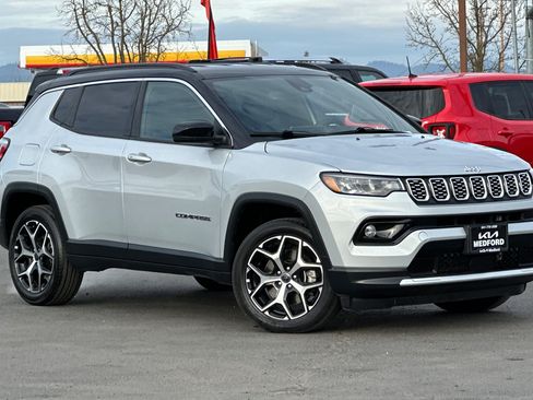 Used 2025 Jeep Compass Limited AWD/4WD image 2