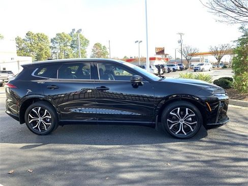 Used 2025 Toyota Crown Signia XLE image 9