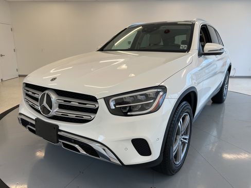 Used 2021 Mercedes-Benz GLC 300 4MATIC image 3