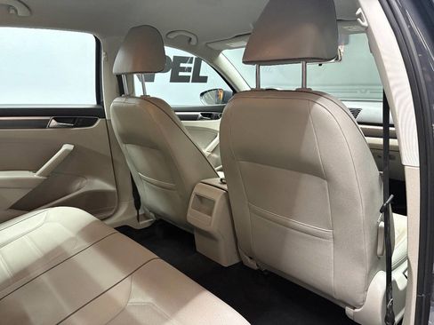 Used 2017 Volkswagen Passat 1.8T R-Line image 51