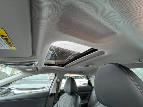 Used 2025 Hyundai Elantra Limited image 32