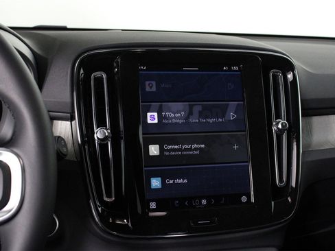 New 2025 Volvo XC40 B5 Core w/ Climate Package image 6