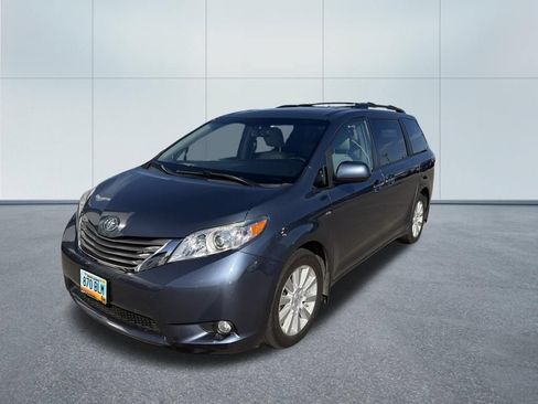 Used 2017 Toyota Sienna XLE Premium w/ Outdoor Package AWD/4WD image 8
