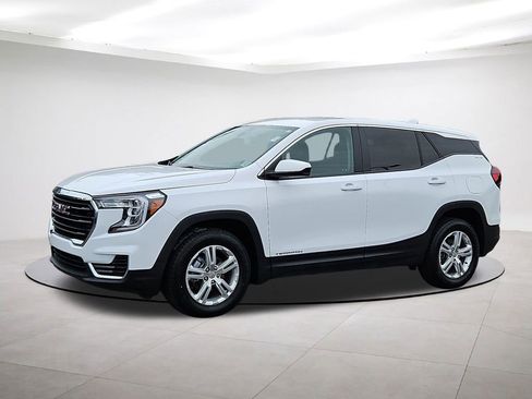 Used 2024 GMC Terrain SLE image 3