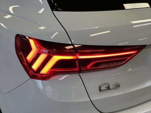 Used 2022 Audi Q3 2.0T Premium Plus w/ Premium Plus Package image 9