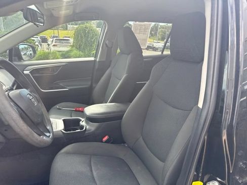 Used 2022 Toyota RAV4 LE AWD/4WD image 26