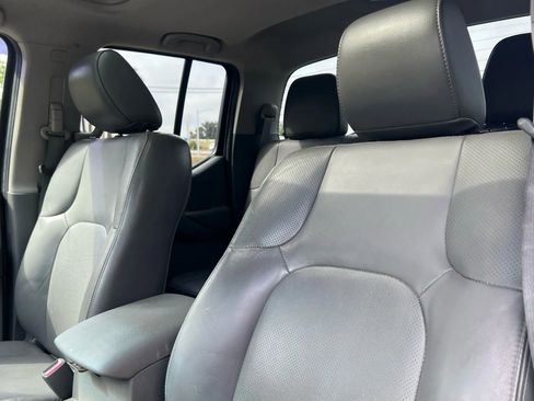 Used 2012 Nissan Frontier SL w/ Moonroof Pkg image 14